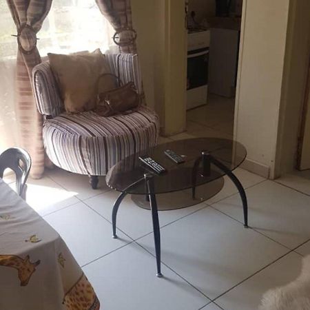 Carlcyn Homestay Gaborone Buitenkant foto