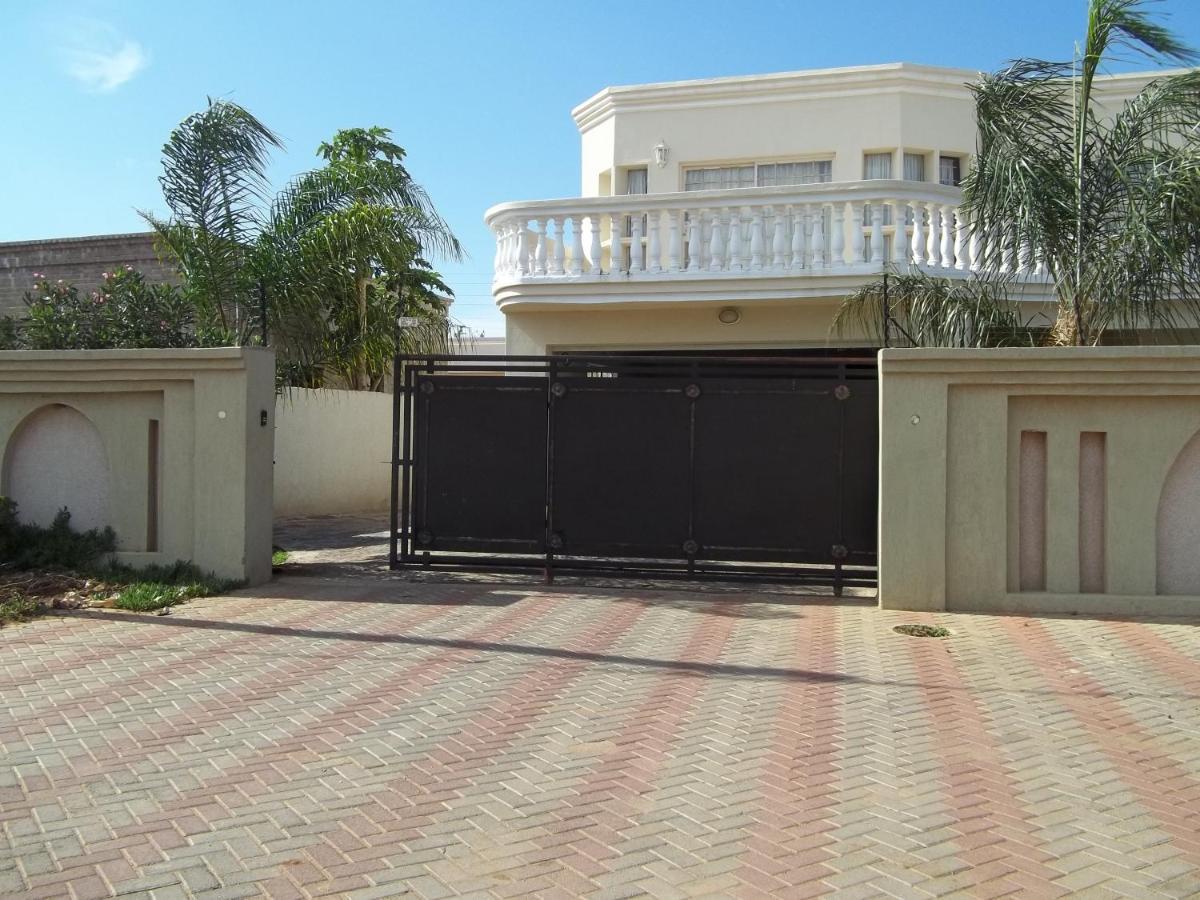 Carlcyn Homestay Gaborone Buitenkant foto