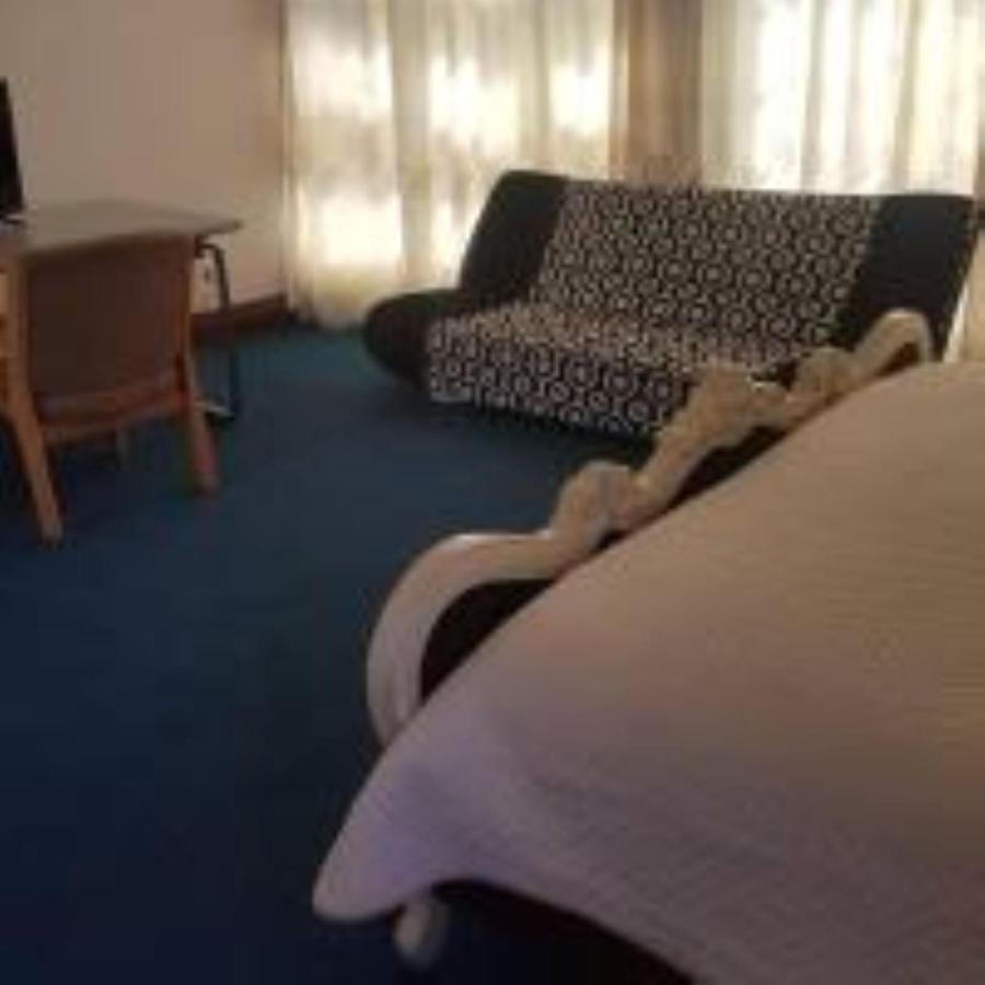 Carlcyn Homestay Gaborone Buitenkant foto