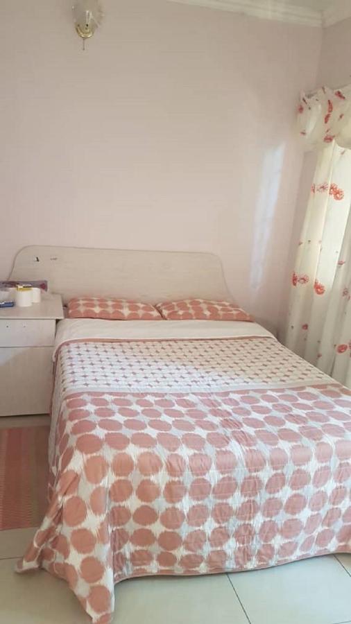 Carlcyn Homestay Gaborone Buitenkant foto