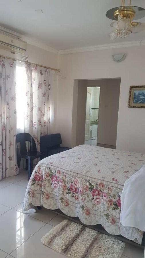 Carlcyn Homestay Gaborone Buitenkant foto