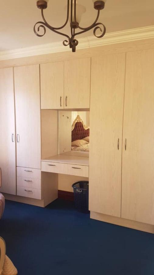 Carlcyn Homestay Gaborone Buitenkant foto