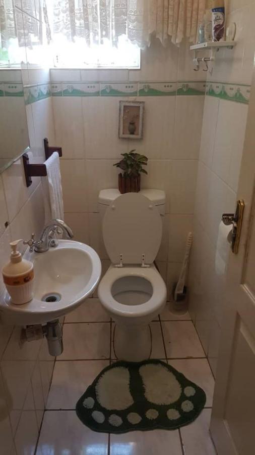 Carlcyn Homestay Gaborone Buitenkant foto