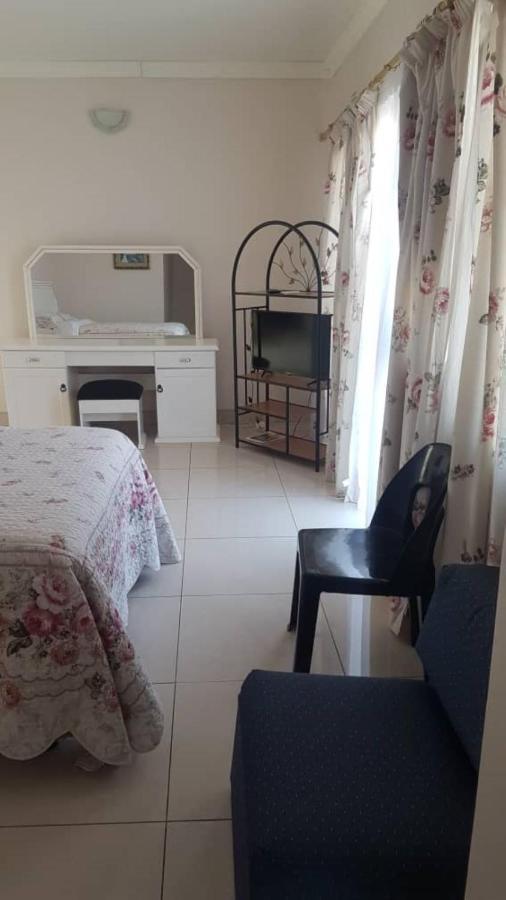 Carlcyn Homestay Gaborone Buitenkant foto