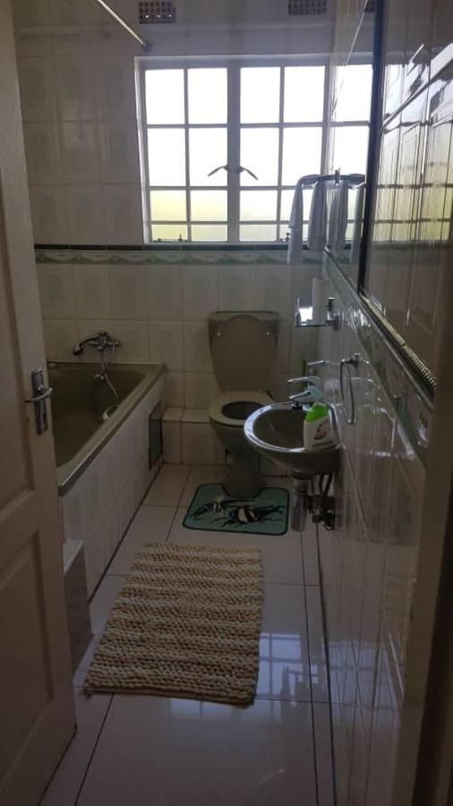 Carlcyn Homestay Gaborone Buitenkant foto