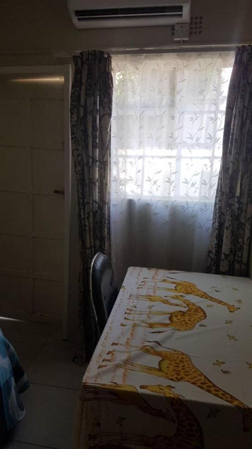 Carlcyn Homestay Gaborone Buitenkant foto