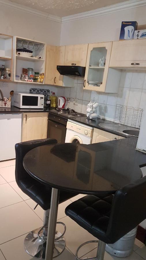 Carlcyn Homestay Gaborone Buitenkant foto